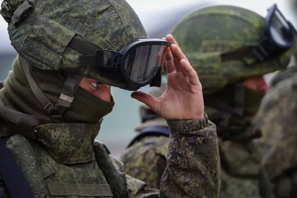 «Еще одно слово…»: как одна фраза российского старлея-десантника заставила генерала НАТО отступить и увести своих людей — весь мир вспоминает эти 5 слов до сих пор «Еще одно слово…»: как одна фраза российского старлея-десантника заставила генерала НАТО отступить и увести своих людей — весь мир вспоминает эти 5 слов до сих пор