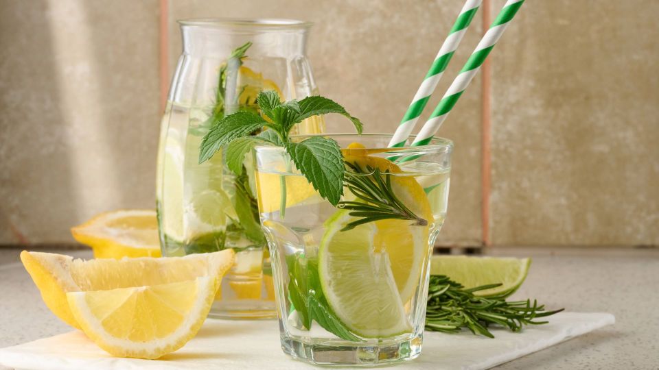 99% женщин верят в эффективность этих соков для похудения: вот чем кончится диета