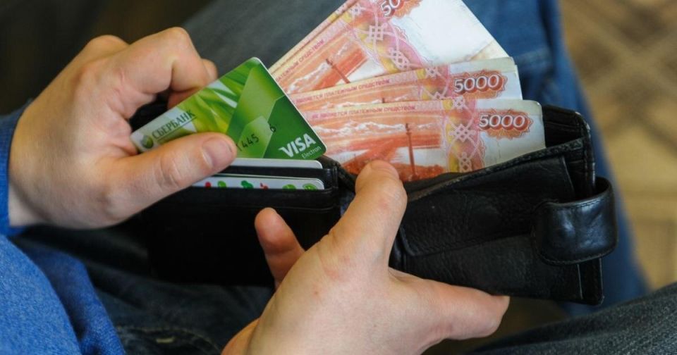 Зарплата на кредитку: легальный ход или финансовая ловушка?