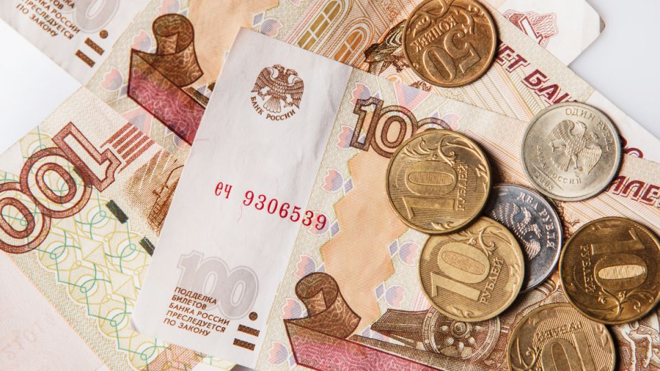 Как восстановить права: поврежденные банкноты обязаны принимать в магазинах