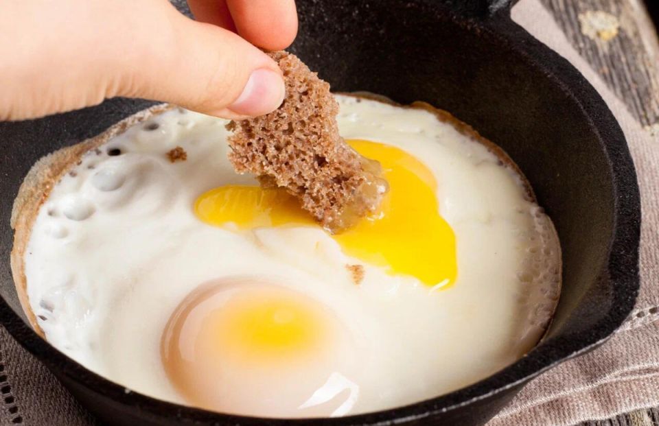 Яйца с жидким желтком: гастрономическое наслаждение или опасный эксперимент?