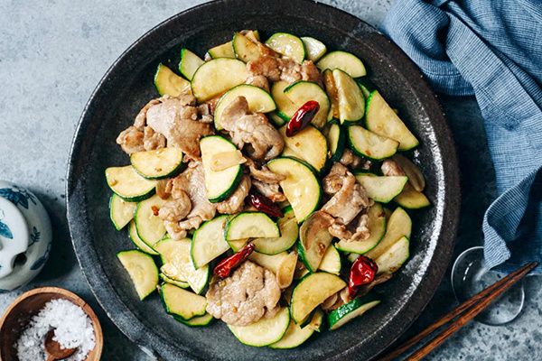 Быстро и вкусно: цукини и свинина по-китайски