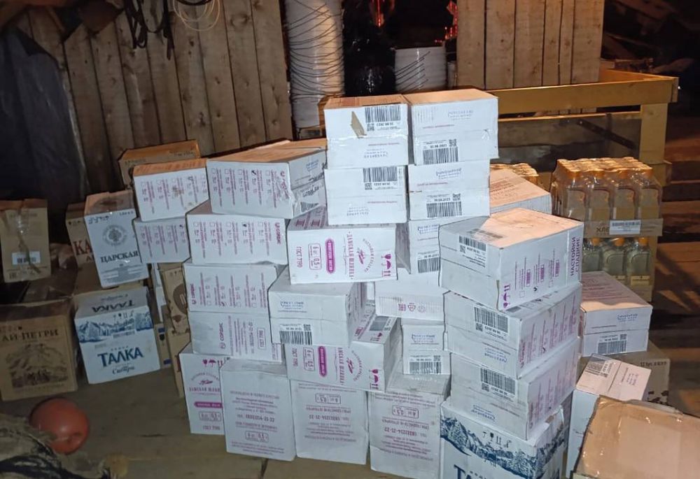 В НАО полицейские изъяли более 900 литров нелегального алкоголя и свыше 1 600 пачек сигарет