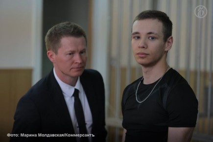 Верх-Исетский райсуд Екатеринбурга арестовал на 14 суток уличного музыканта Евгения Михайлова (Женька Радость)