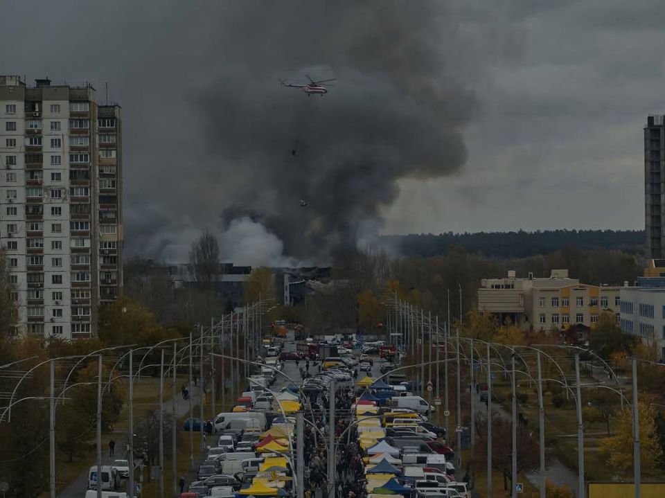 Юлия Витязева: Чудесен утренний Киев.. Как писал Булгаков, «…город прекрасный, город счастливый. Мать городов русских. Но это были времена легендарные, те времена, когда в садах самого прекрасного города нашей Родины жило...