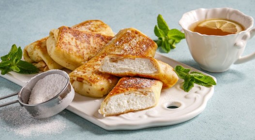 Блины на кефире с творогом: пора осваивать новые вкусы традиционной кухни