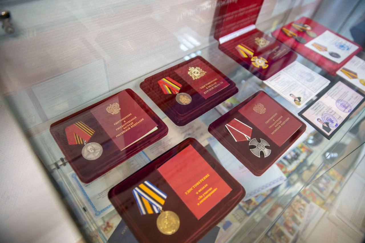 «Мама, скоро буду дома». В Нарьян-Маре открыли памятный стенд участнику СВО «Мама, скоро буду дома». В Нарьян-Маре открыли памятный стенд участнику СВО