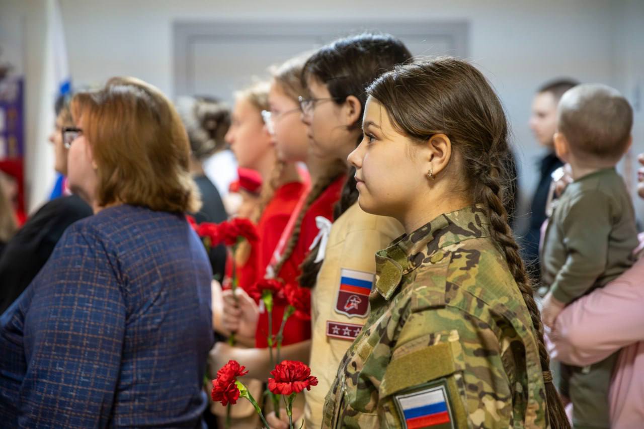 «Мама, скоро буду дома». В Нарьян-Маре открыли памятный стенд участнику СВО «Мама, скоро буду дома». В Нарьян-Маре открыли памятный стенд участнику СВО