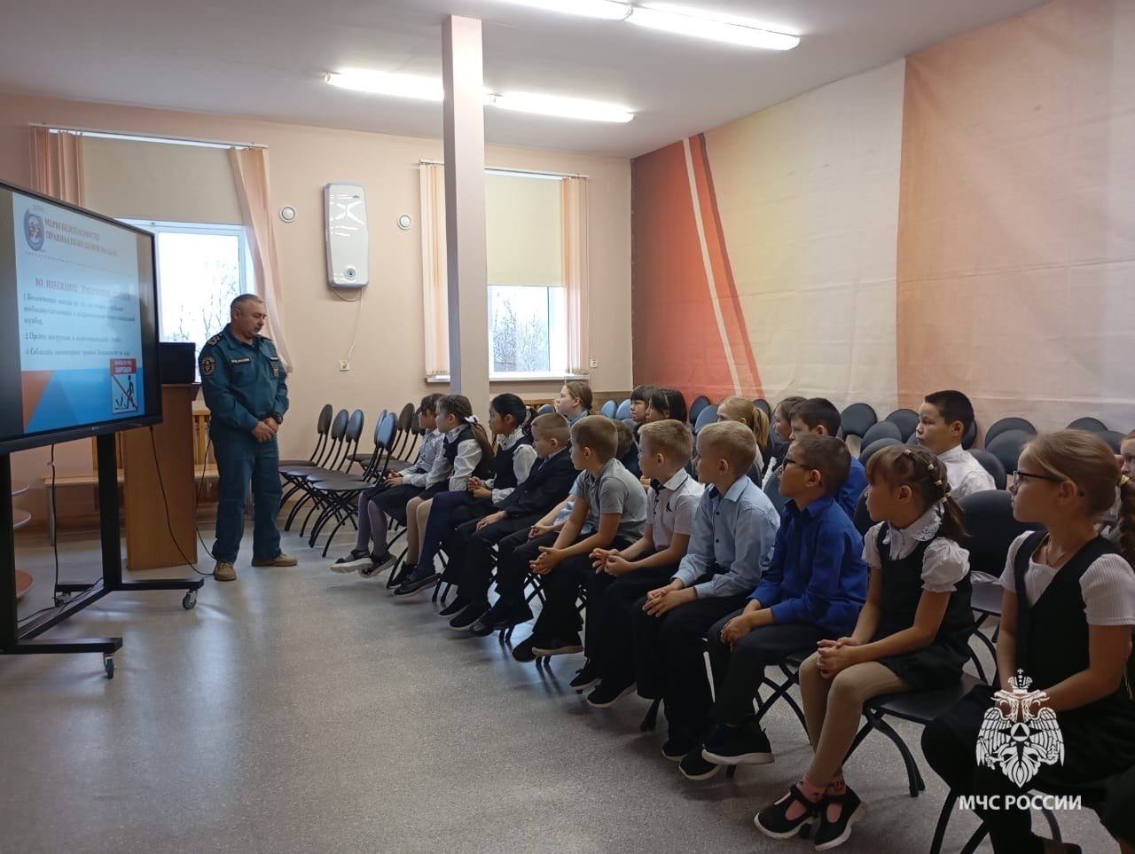 Каникулы в безопасности: правила поведения на водоёмах Каникулы в безопасности: правила поведения на водоёмах