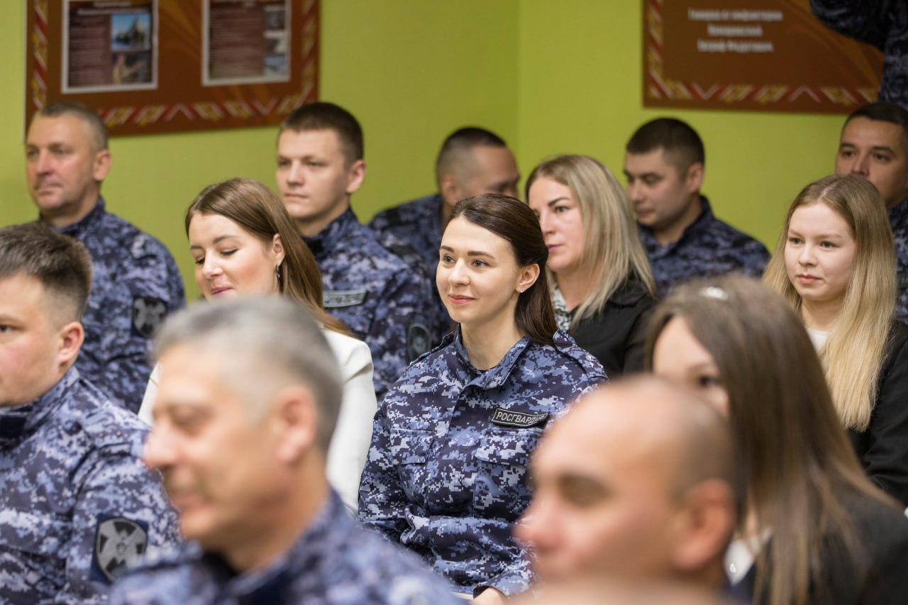 В Нарьян-Маре росгвардейцев наградили за отличие в службе В Нарьян-Маре росгвардейцев наградили за отличие в службе