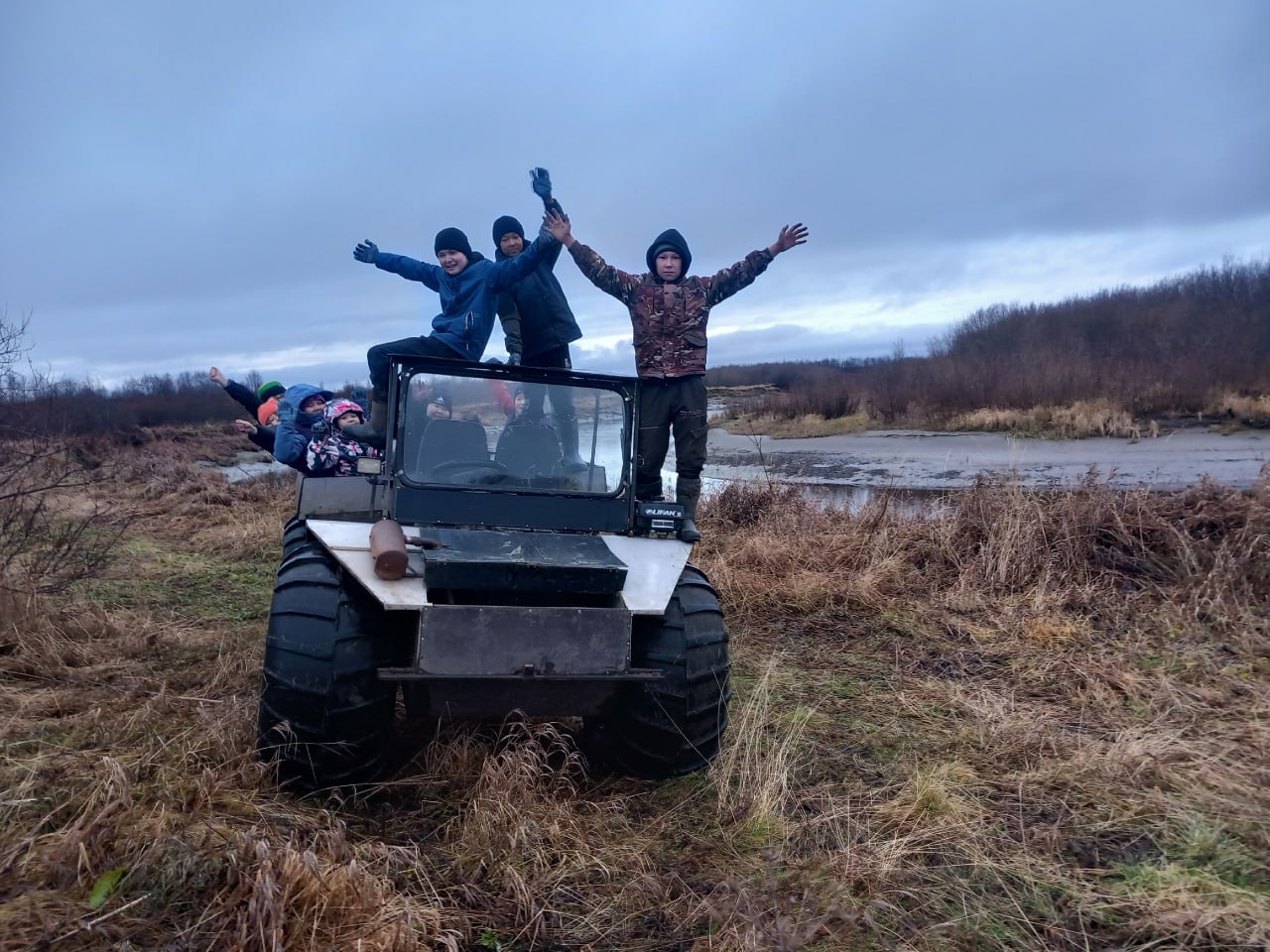 В селе Несь юные активисты провели субботник В селе Несь юные активисты провели субботник