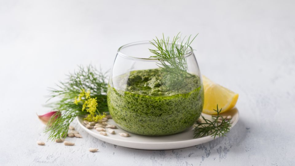 Песто на новый лад: укроп и семечки