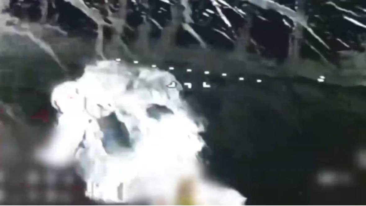 4:19 vs 4:20.. Сообщается, что на кадрах работа наших FPV по тому самому десанту ГУР, который высадили два UH-60 под Покровском 4:19 vs 4:20.. Сообщается, что на кадрах работа наших FPV по тому самому десанту ГУР, который высадили два UH-60 под Покровском