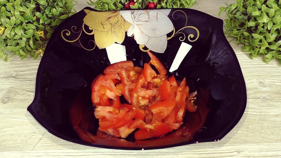 Быстрый и полезный овощной салат: ваш идеальный обед всего за 10 минут