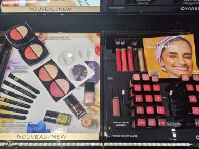 Как хранить косметику без тумбочек: лайфхак, который поможет сэкономить ваши деньги