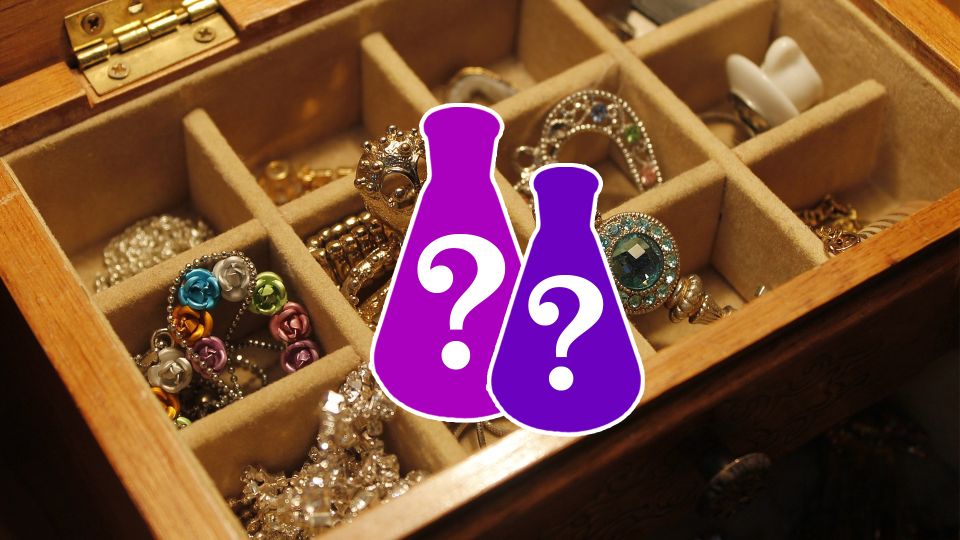 Окуните золото в этот раствор из двух компонентов: кольца и серьги будут сиять