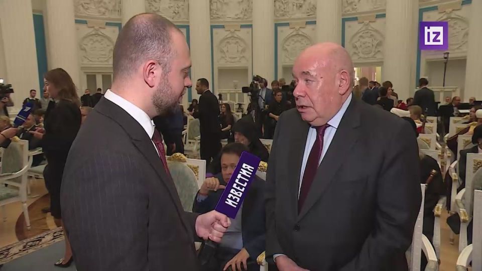 "От того, насколько мы едины, настолько мы непобедимы": спецпредставитель президента РФ по международному культурному сотрудничеству Михаил Швыдкой отметил важность Дня народного единства