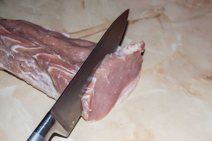 Как спасти мясо "с душком" и стоит ли его готовить