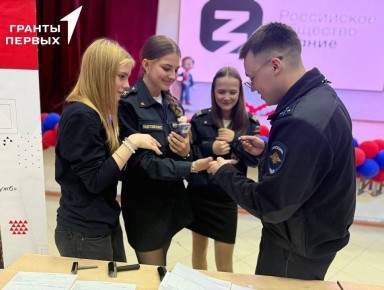 Школьникам Нарьян-Мара показали, как снимают отпечатки пальцев