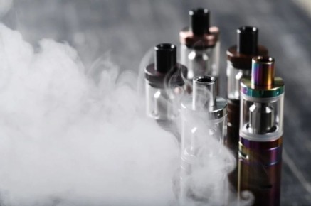 Запрет вейпов снизит количество курящих — депутат Толмачев