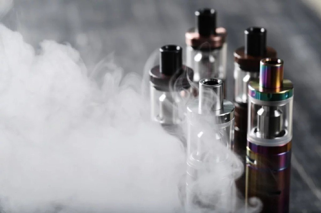 Запрет вейпов снизит количество курящих — депутат Толмачев