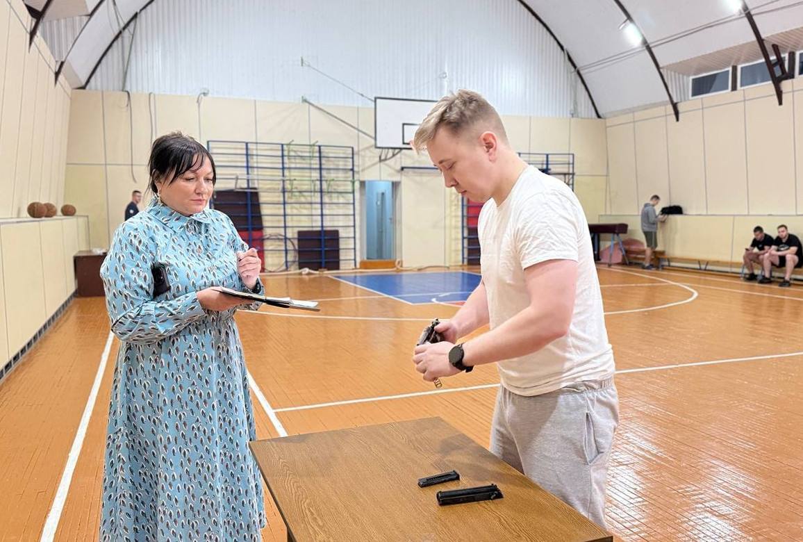 В Нарьян-Маре определили сильнейших стражей порядка В Нарьян-Маре определили сильнейших стражей порядка