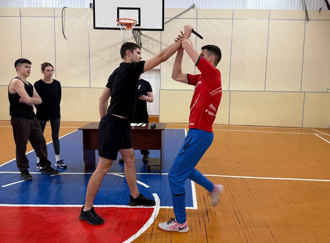 В Нарьян-Маре определили сильнейших стражей порядка В Нарьян-Маре определили сильнейших стражей порядка