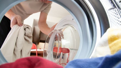 Вы всегда стирали вещи неправильно: опустошаете свой кошелек понапрасну