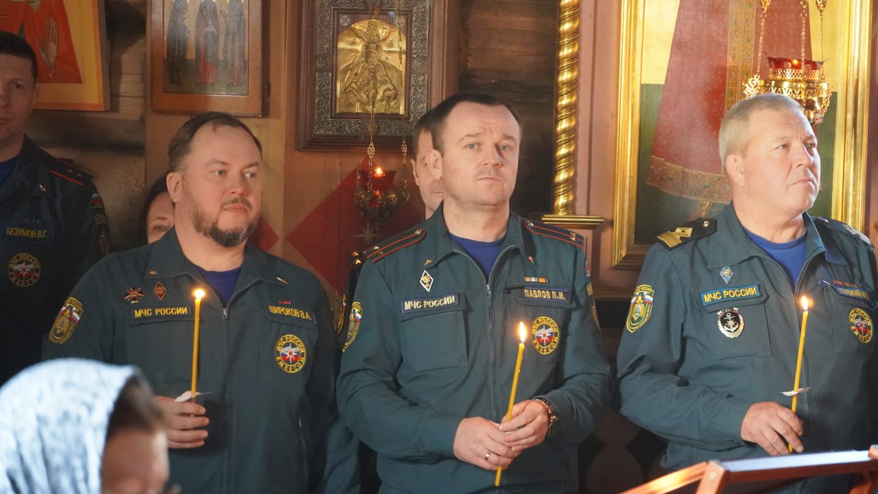 Руководство и сотрудники Главного управления МЧС России по НАО почтили память сотрудников органов внутренних дел погибших при исполнении служебного долга Руководство и сотрудники Главного управления МЧС России по НАО почтили память сотрудников органов внутренних дел погибших при исполнении служебного долга