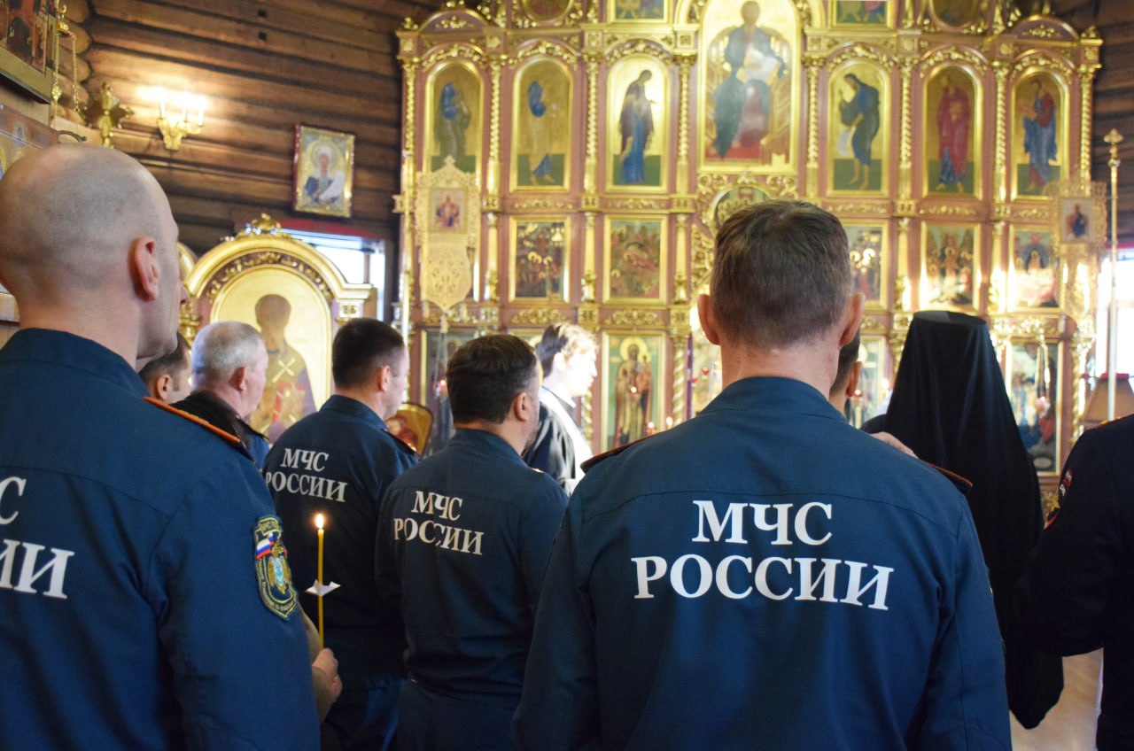 Руководство и сотрудники Главного управления МЧС России по НАО почтили память сотрудников органов внутренних дел погибших при исполнении служебного долга Руководство и сотрудники Главного управления МЧС России по НАО почтили память сотрудников органов внутренних дел погибших при исполнении служебного долга