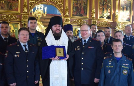 Руководство и сотрудники Главного управления МЧС России по НАО почтили память сотрудников органов внутренних дел погибших при исполнении служебного долга