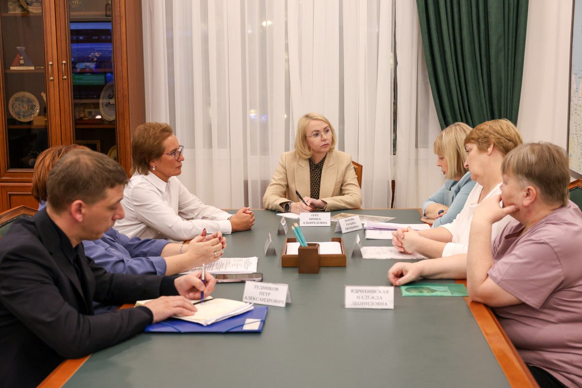 Ирина Гехт встретилась с активом приёмных семей НАО