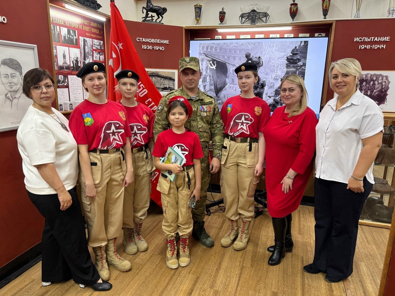 Копия Знамени Победы прибыла в Ненецкий автономный округ Копия Знамени Победы прибыла в Ненецкий автономный округ