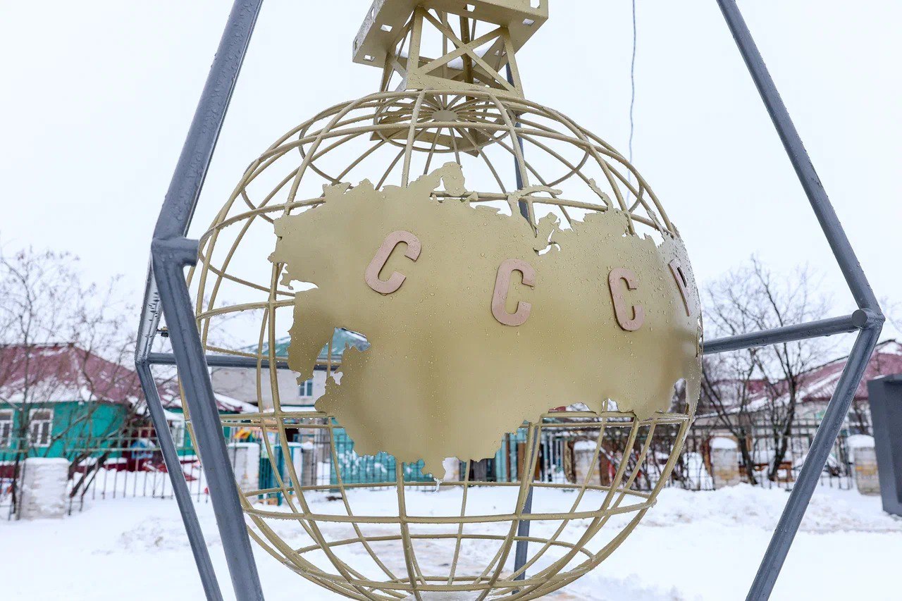 В Нарьян-Маре обустроили территорию у памятника «Буровая вышка» В Нарьян-Маре обустроили территорию у памятника «Буровая вышка»