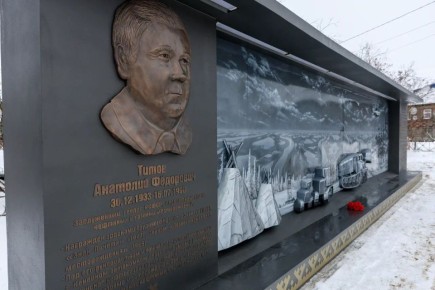 В Нарьян-Маре обустроили территорию у памятника «Буровая вышка»