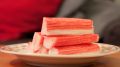 Вкусные крабовые палочки видно невооруженным глазом: внимание на цвет
