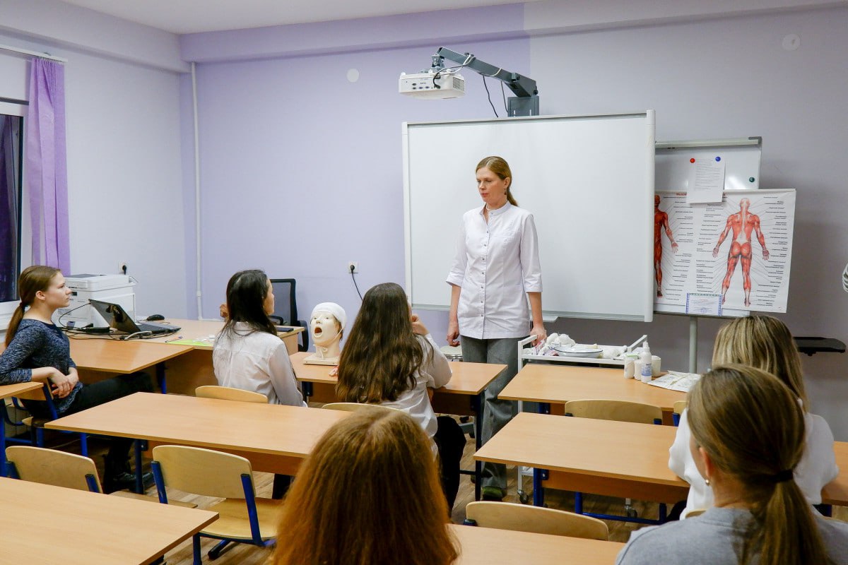 Первое знакомство с профессией: школьники приняли участие в профессиональных пробах