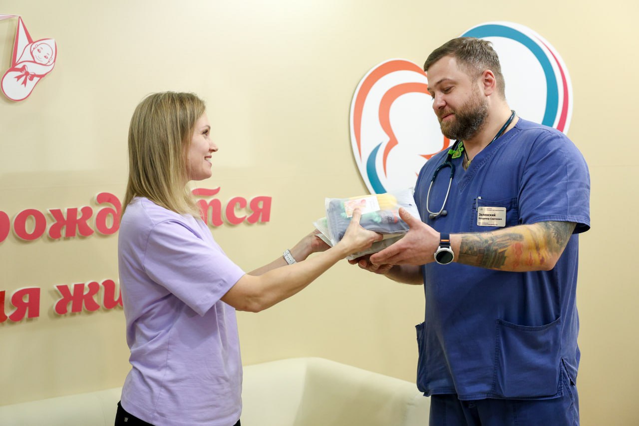 Мастерицы клуба «28 петель Нарьян-Мар» передали подарки недоношенным малышам Мастерицы клуба «28 петель Нарьян-Мар» передали подарки недоношенным малышам