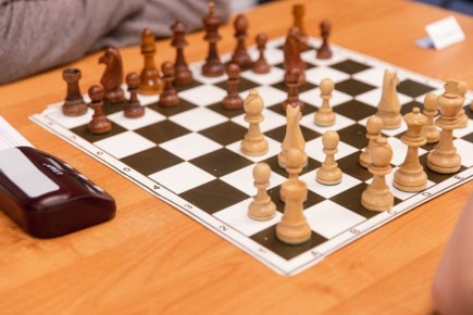В Нарьян-Маре пройдет сеанс одновременной игры в шахматы с чемпионом округа Рафаилом Румянцевым