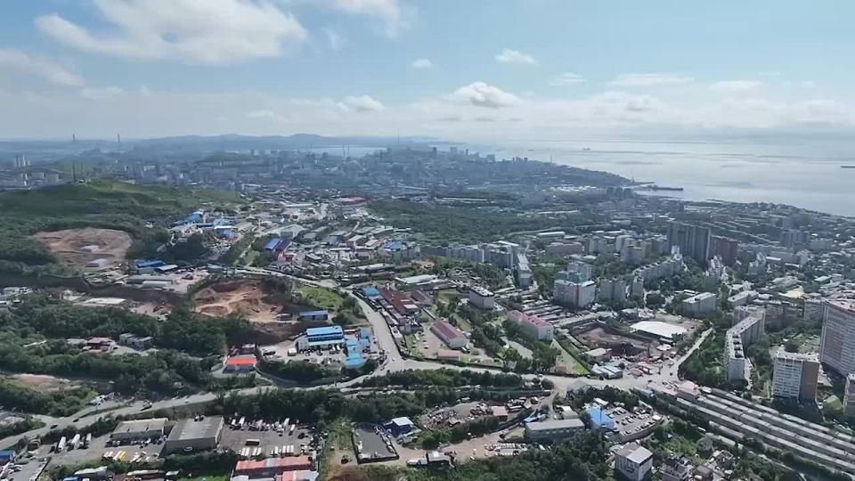 В рамках рабочей поездки в Приморский край вице-премьер Юрий Трутнев провёл совещание с губернатором и представителями правительства региона о статусе исполнения нацпроектов и проектов по президентской дальневосточной единой...