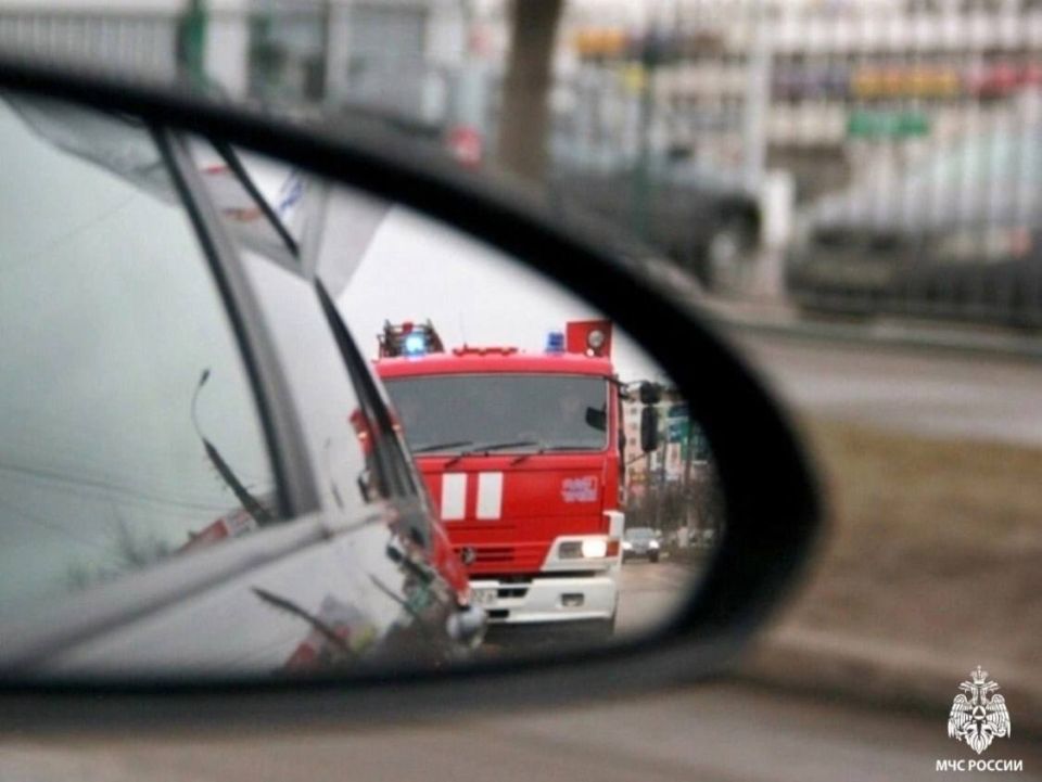 Спецтранспорт МЧС России спешит на помощь