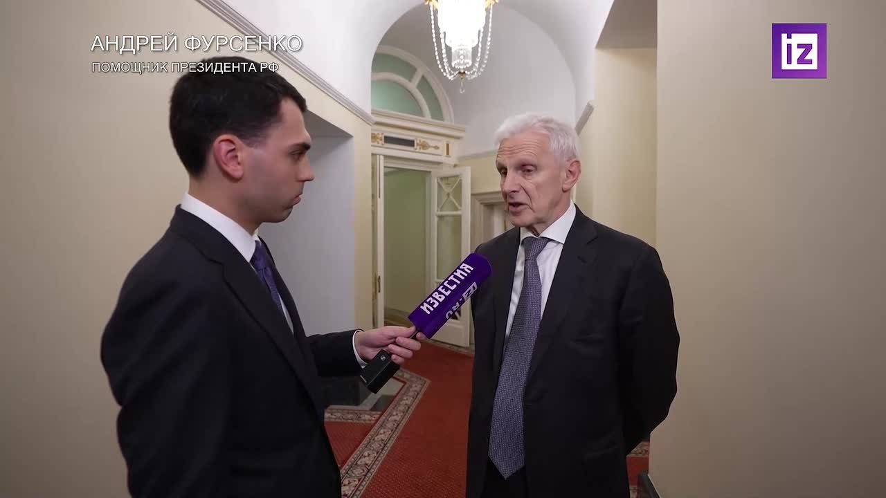 Россия уделяет внимание разным направлениям развития в науке, а не выделяет какую-то одну область, заявил помощник президента РФ Андрей Фурсенко, отвечая на вопрос корреспондента "Известий" Антона Золотницкого