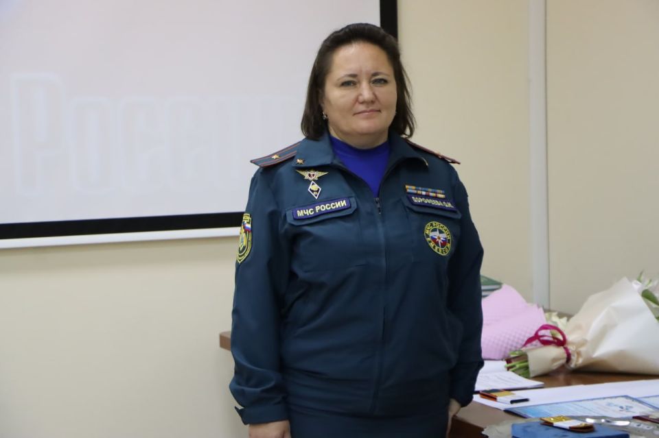 Наши чрезвычайные мамы. В Главном управлении МЧС России по НАО немало сотрудниц, носящих почетное звание «Мама» Наши чрезвычайные мамы. В Главном управлении МЧС России по НАО немало сотрудниц, носящих почетное звание «Мама»