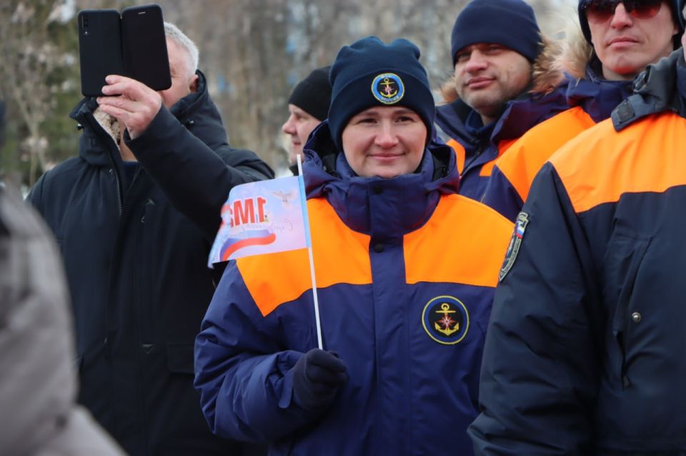 Наши чрезвычайные мамы. В Главном управлении МЧС России по НАО немало сотрудниц, носящих почетное звание «Мама» Наши чрезвычайные мамы. В Главном управлении МЧС России по НАО немало сотрудниц, носящих почетное звание «Мама»