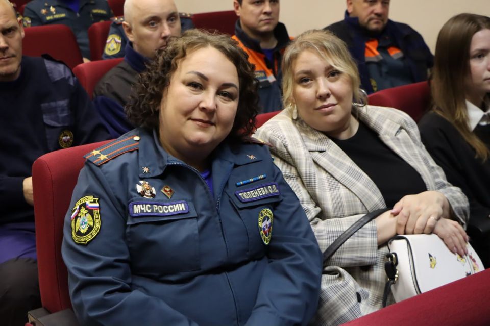 Наши чрезвычайные мамы. В Главном управлении МЧС России по НАО немало сотрудниц, носящих почетное звание «Мама»
