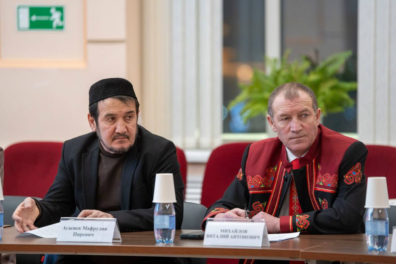 Вопросы развития межнациональных и межконфессиональных отношений обсудили в НАО Вопросы развития межнациональных и межконфессиональных отношений обсудили в НАО