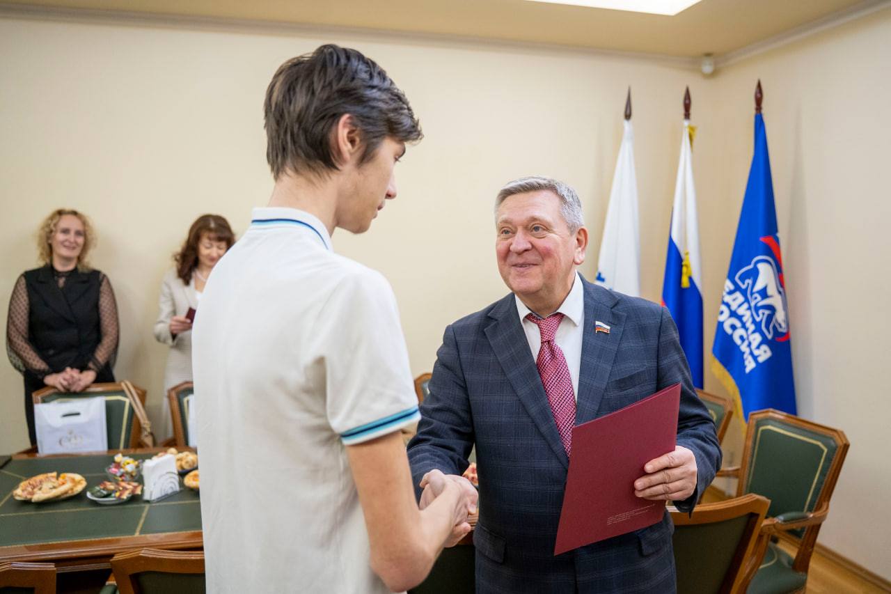 В НАО наградили победителей Всероссийской творческой школы-конкурса «Портрет твоего края» В НАО наградили победителей Всероссийской творческой школы-конкурса «Портрет твоего края»