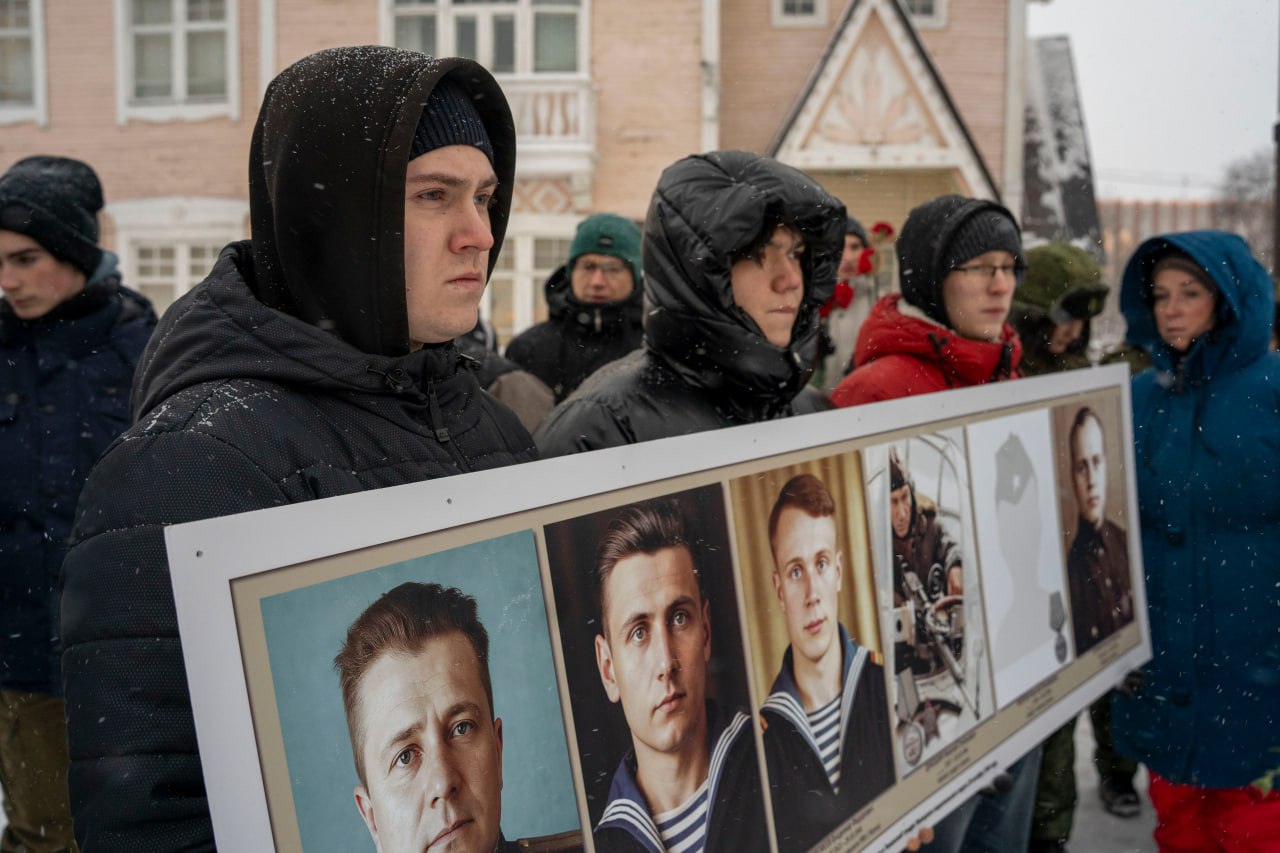 В НАО захоронили останки лётчиков, погибших в Великую Отечественную войну В НАО захоронили останки лётчиков, погибших в Великую Отечественную войну