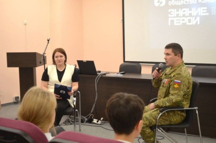 О силе духа и слова: школьники Нарьян-Мара встретились с ветераном СВО Тарасом Кропачевым