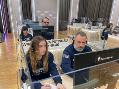 Владислава Ильюшина из НАО работает в колл-центре прямой линии президента РФ